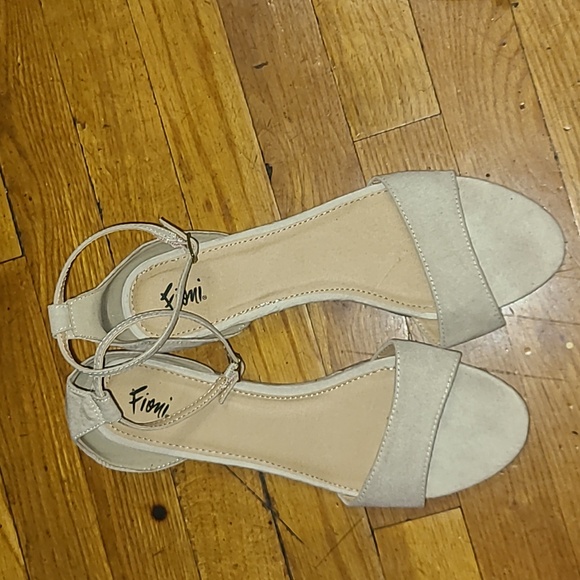 Sandals - Picture 3 of 11